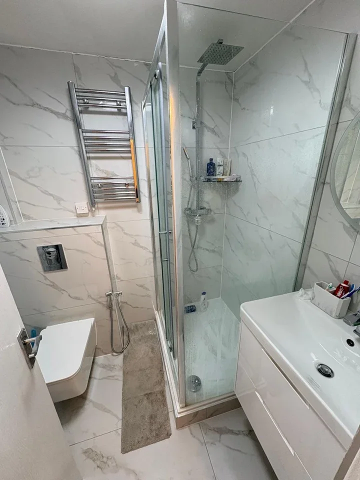 House Wheatsheaf Close in Greater London
