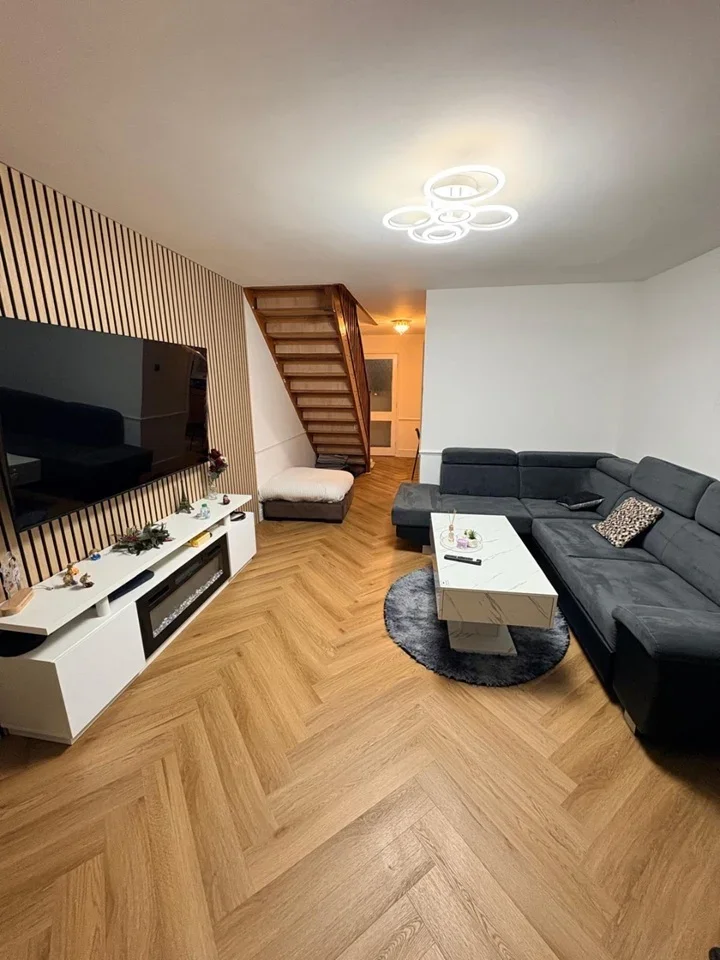 House Wheatsheaf Close in Greater London