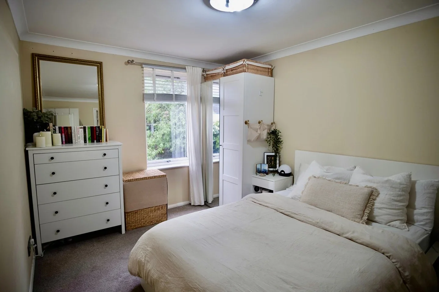 Flat Bowman Mews in Greater London