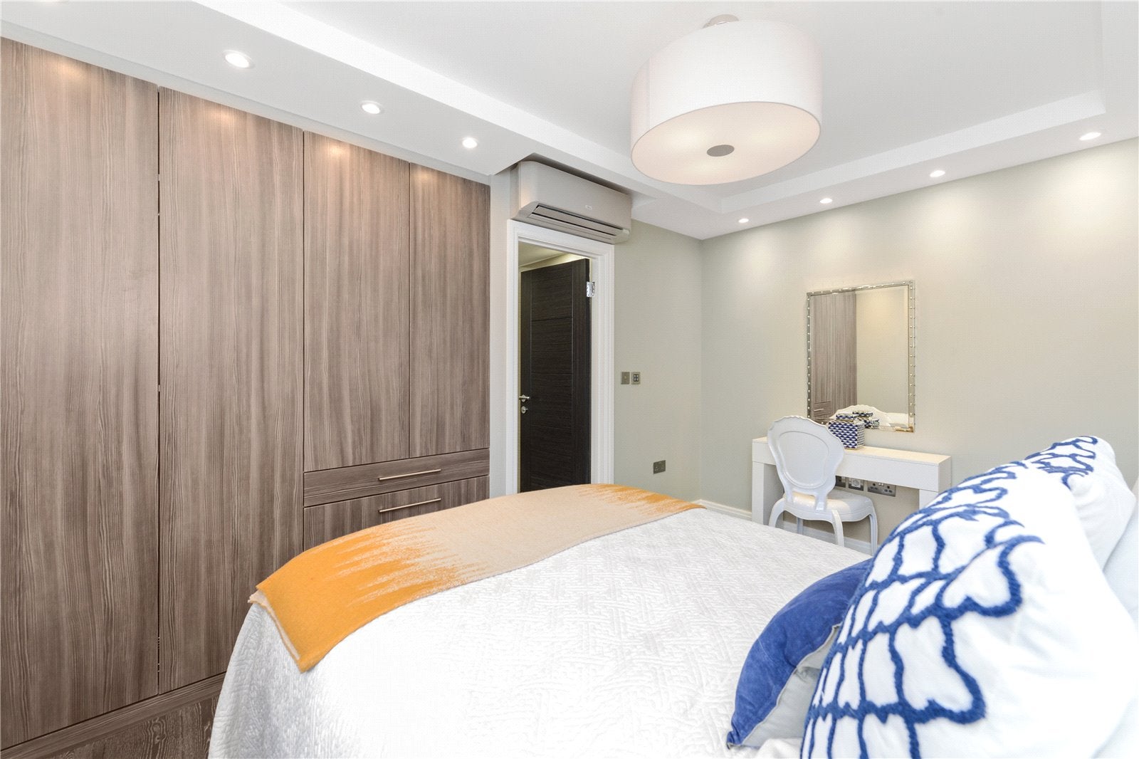 Flat Boydell Court in London
