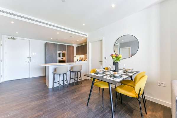 Flat Lanchester Way in Greater London
