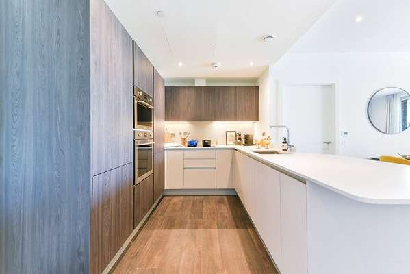 Flat Lanchester Way in Greater London