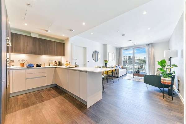 Flat Lanchester Way in Greater London
