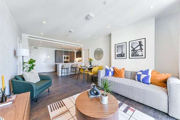 Flat Lanchester Way in Greater London