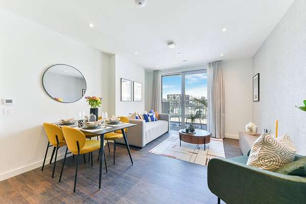 Flat Lanchester Way in Greater London