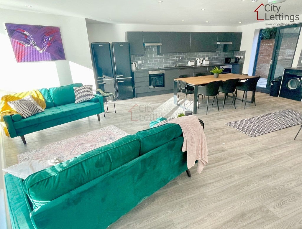 Room Derby Road in Nottingham