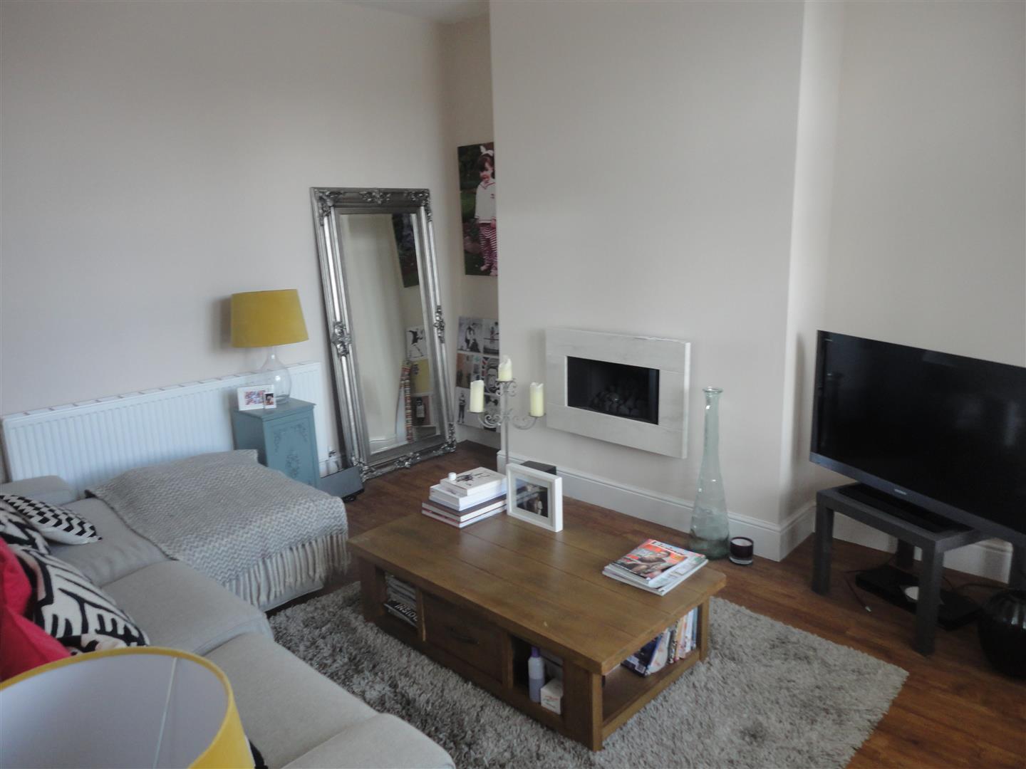 Flat Old Lansdowne Road in Manchester