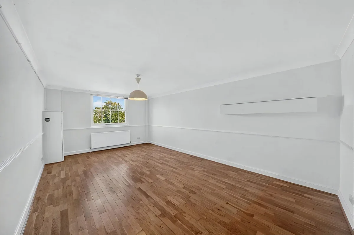 Flat Blissett Street in Greater London