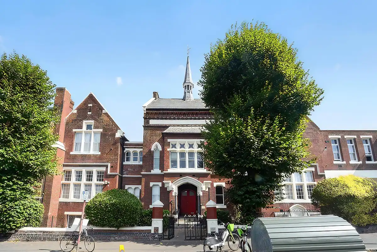 Flat Blissett Street in Greater London