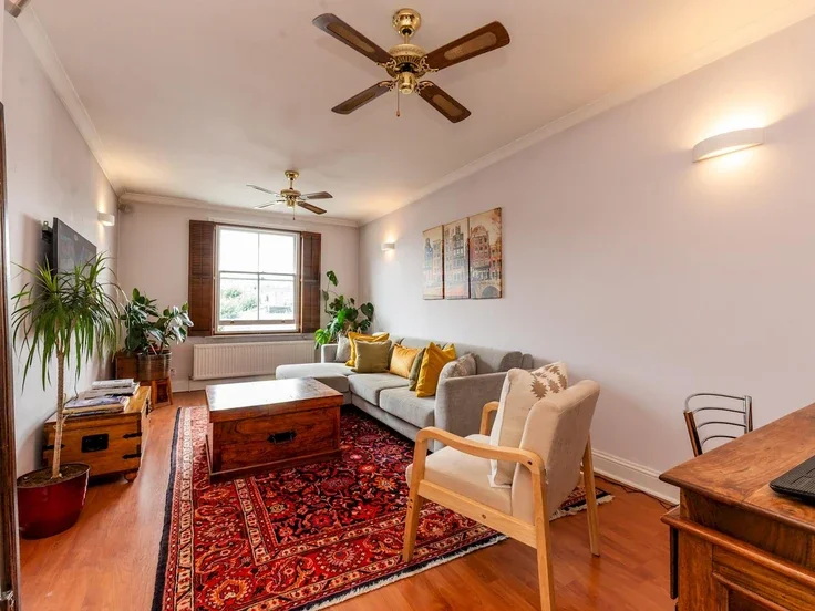 Flat Clanricarde Gardens in Greater London