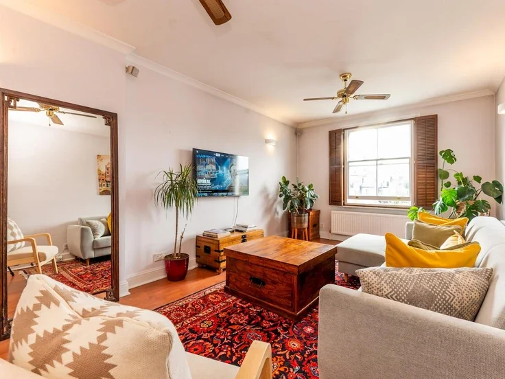 Flat Clanricarde Gardens in Greater London