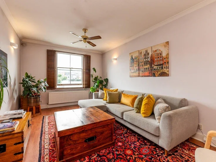 Flat Clanricarde Gardens in Greater London