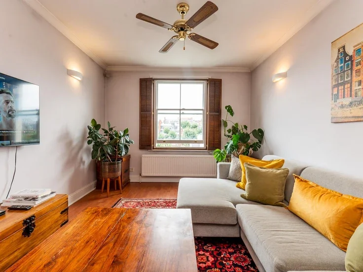 Flat Clanricarde Gardens in Greater London