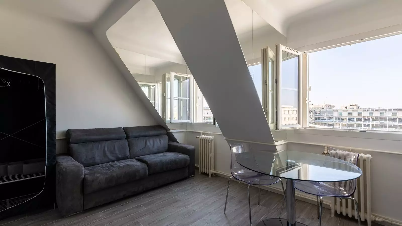 Flat Rue Mario Nikis in Paris