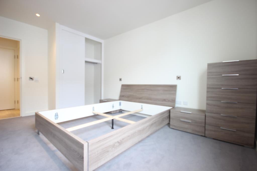 Flat Capitol Way in Greater London