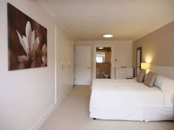 Flat Kensington High Street in Greater London