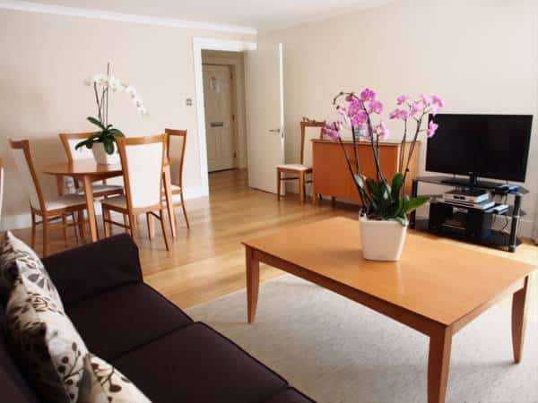 Flat Kensington High Street in Greater London