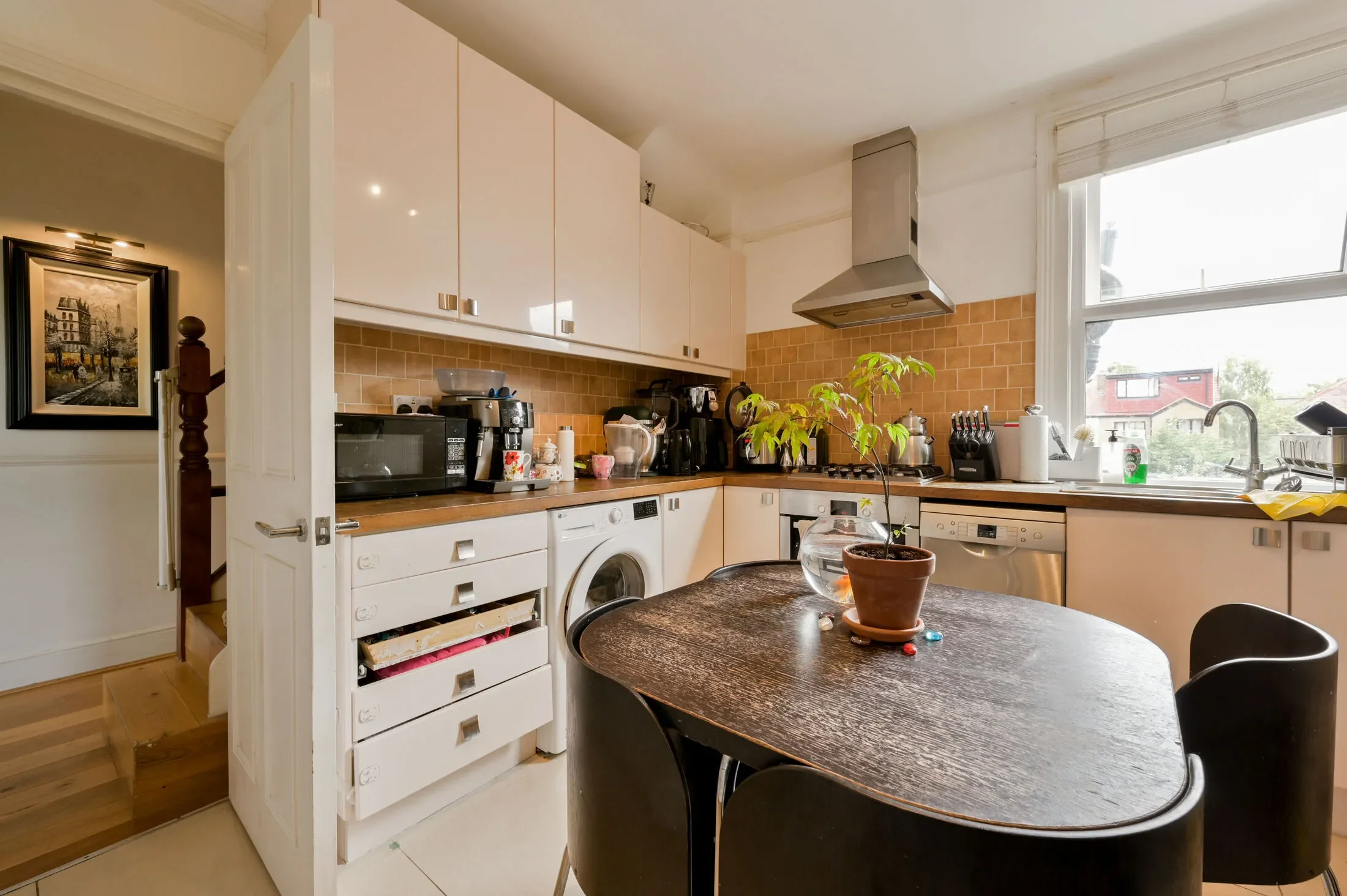 Flat Lynton Avenue in Greater London