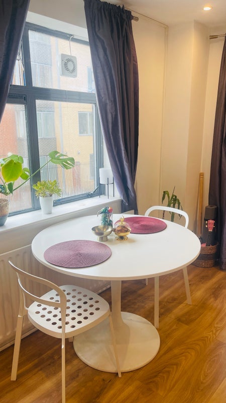Flat Old Montague Street in Greater London