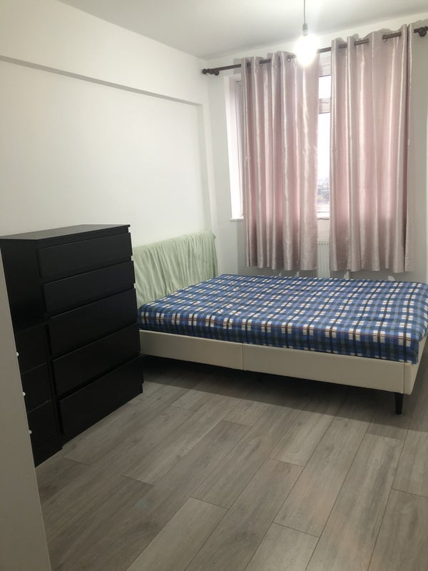 Room Portobello Court in Greater London