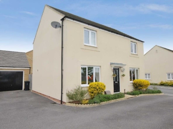 House Sanders Close in Stratton St. Margaret