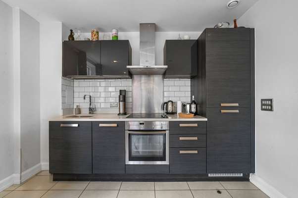 Flat Kingsland Road in Greater London