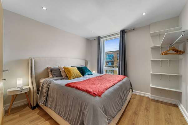 Flat Kingsland Road in Greater London