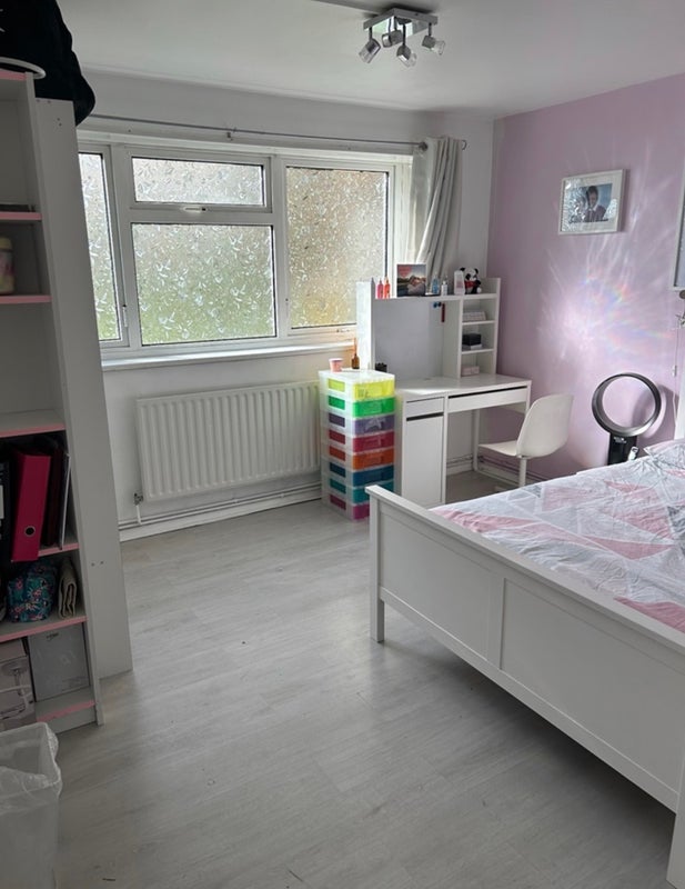 Room Studley Road in Greater London