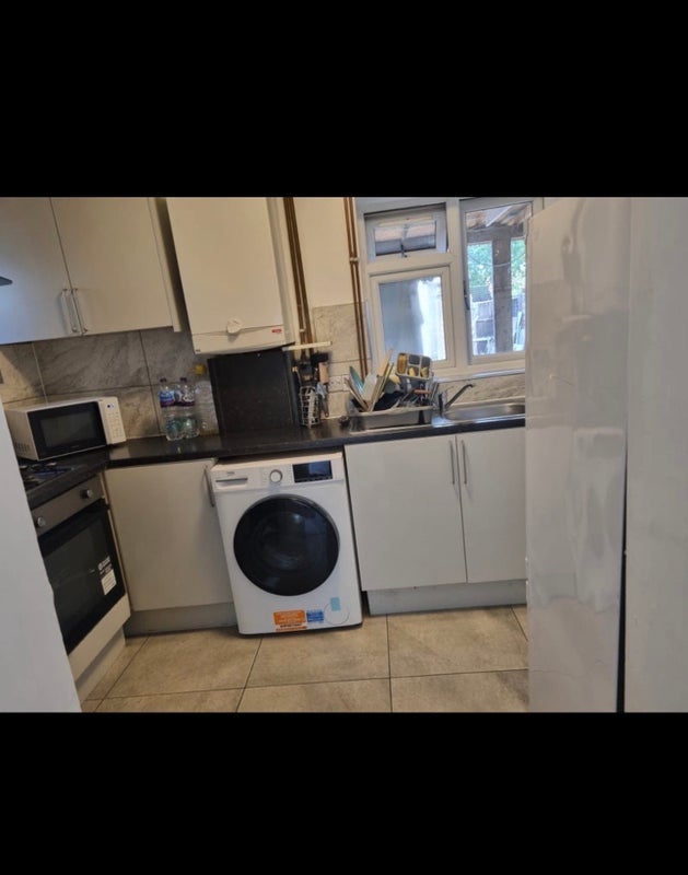 Room Beaumont Road in Slough