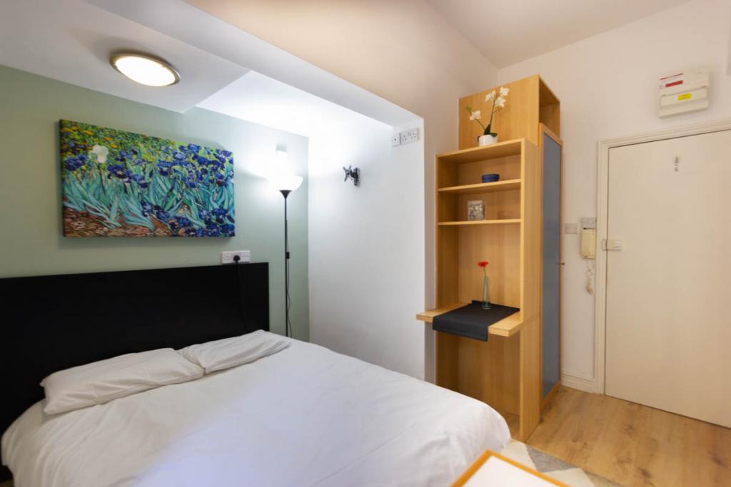 Flat West Cromwell Road in Greater London