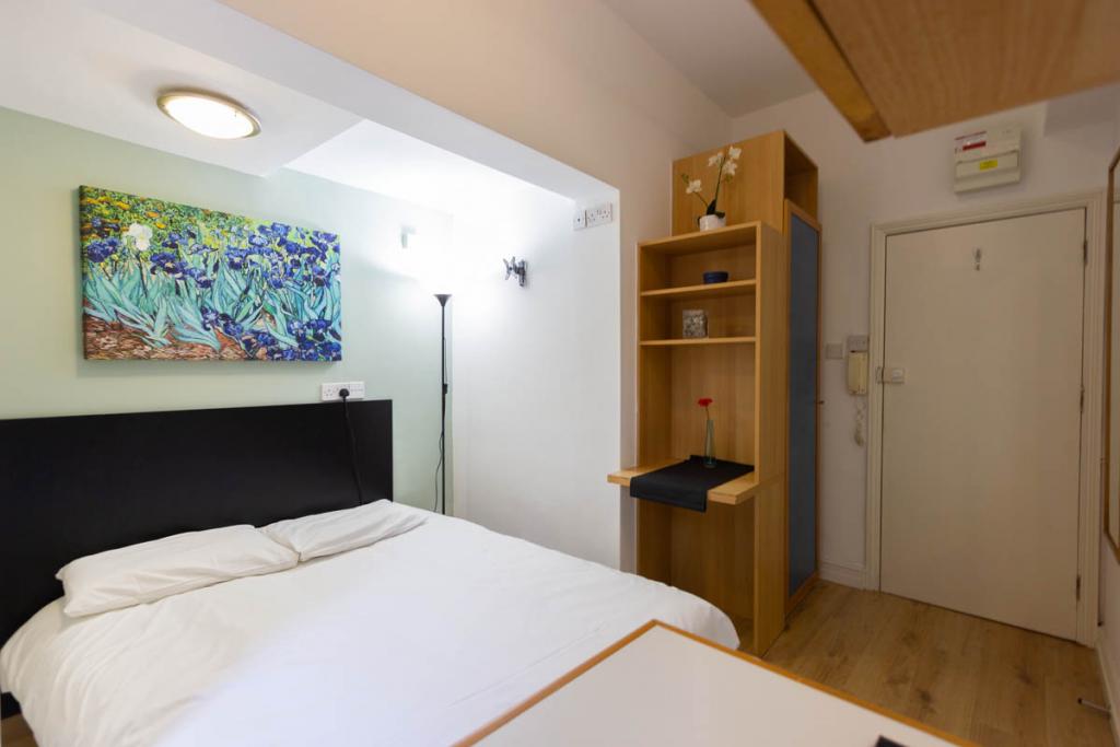 Flat West Cromwell Road in Greater London