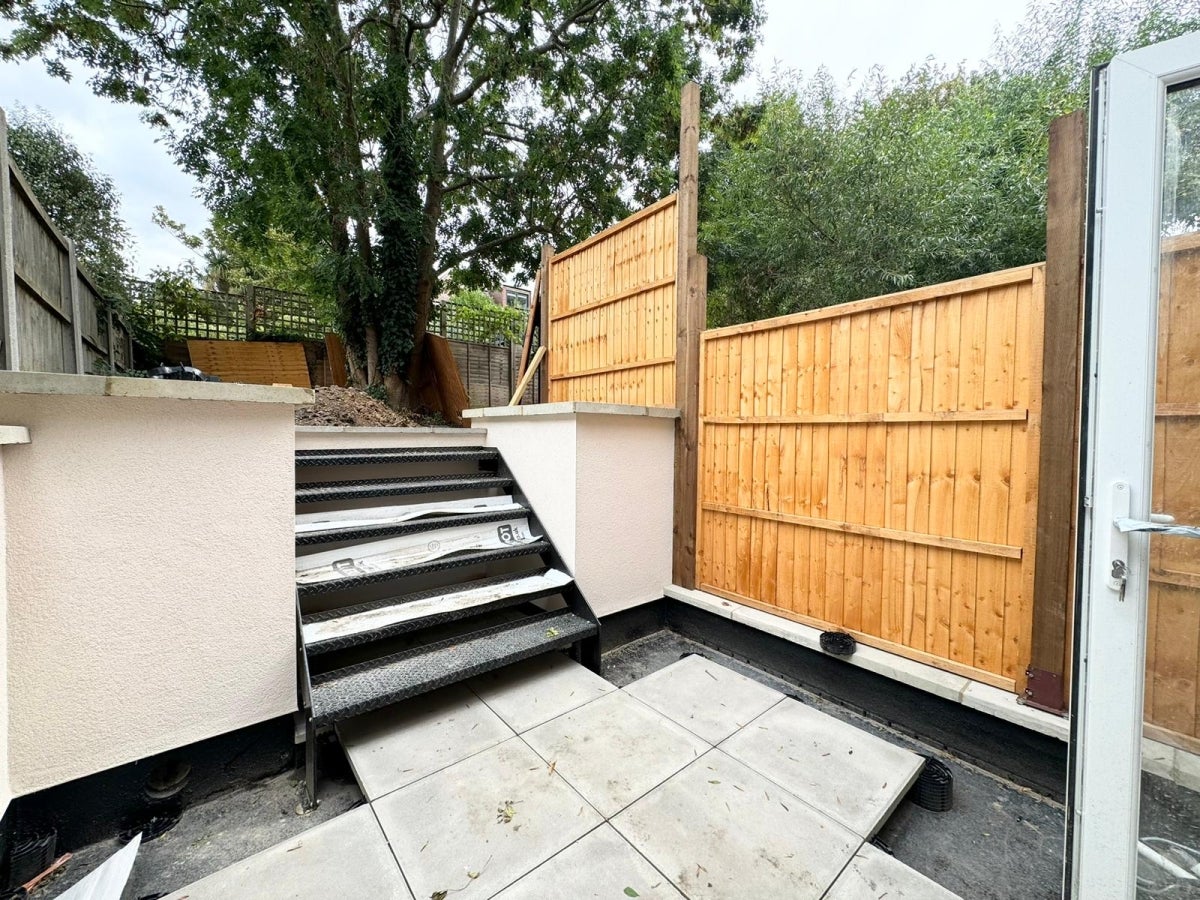 Flat Crouch Hill in Greater London