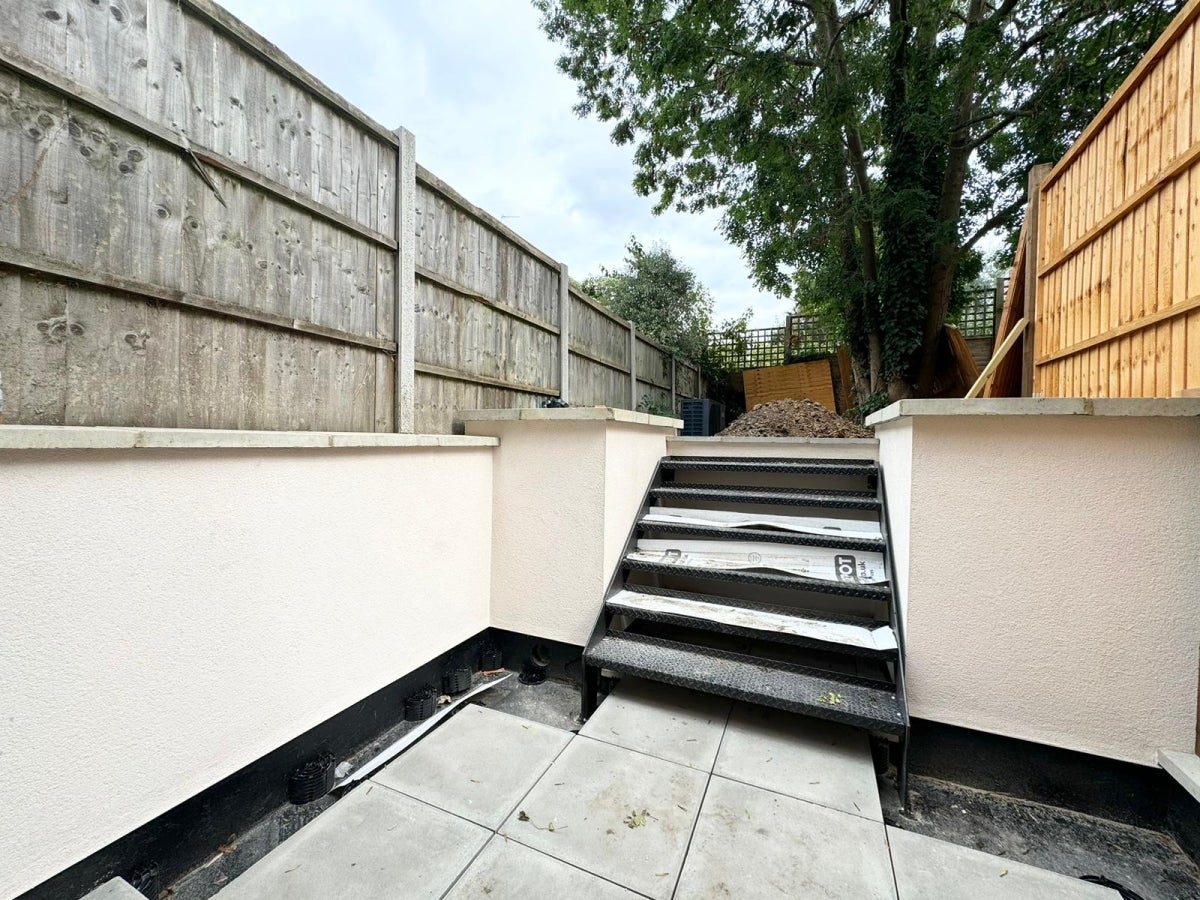 Flat Crouch Hill in Greater London
