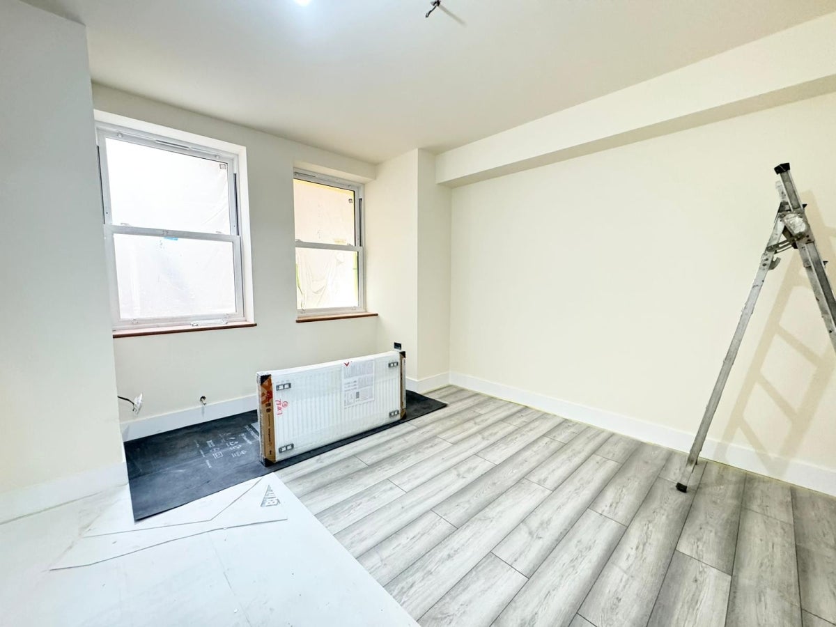 Flat Crouch Hill in Greater London