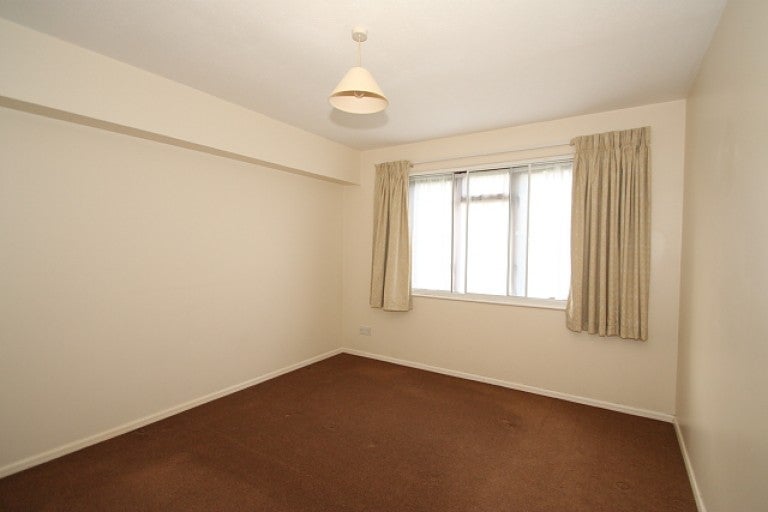 Flat Oriental Road in Woking