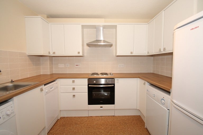 Flat Oriental Road in Woking
