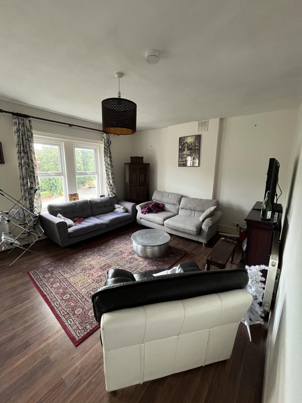 Room Gleneldon Road in Greater London