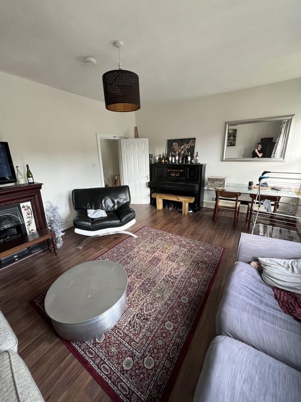 Room Gleneldon Road in Greater London