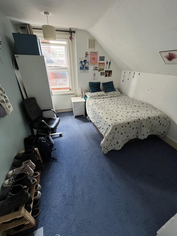 Room Gleneldon Road in Greater London