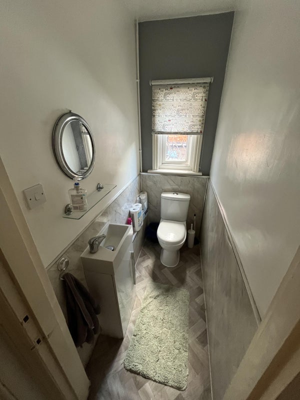 Room Gleneldon Road in Greater London