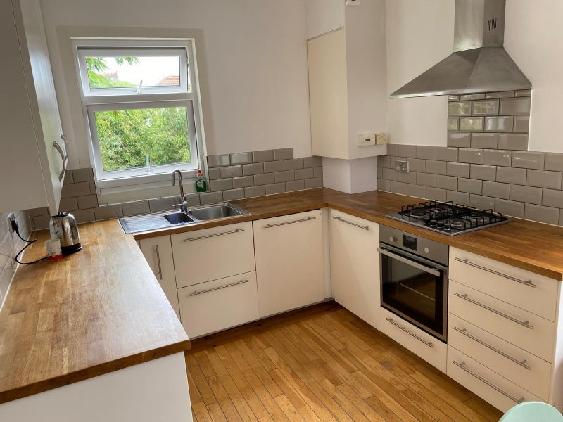 Room Sellincourt Road in Greater London