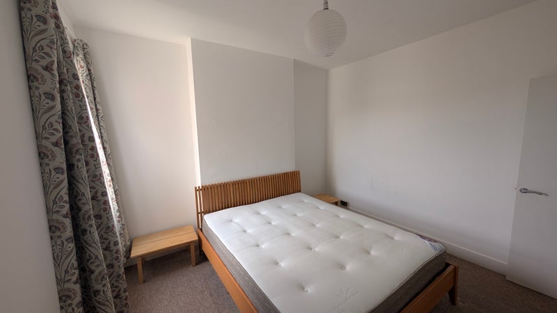Room Sellincourt Road in Greater London