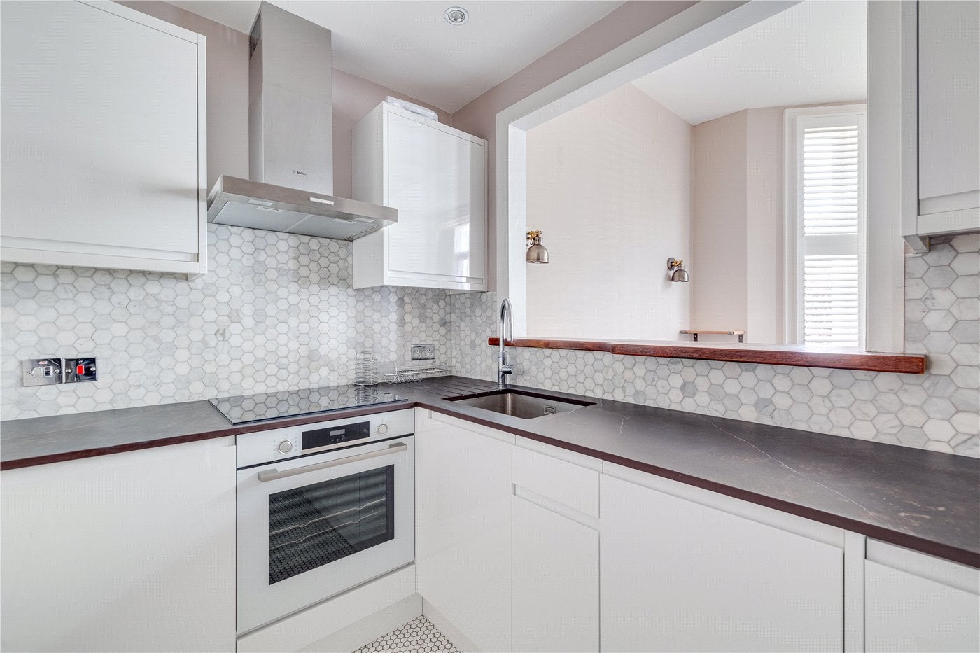 Flat Castletown Road in Greater London