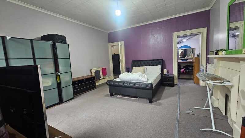Room Paisley Road West in Glasgow