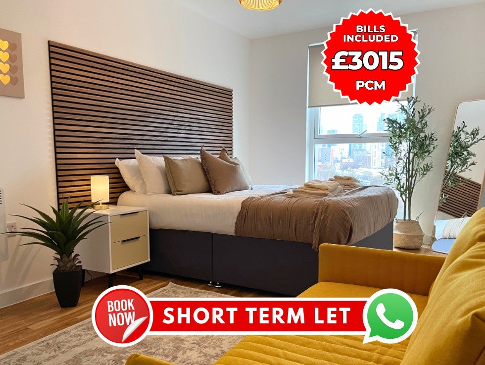 Flat Elmira Way in Salford