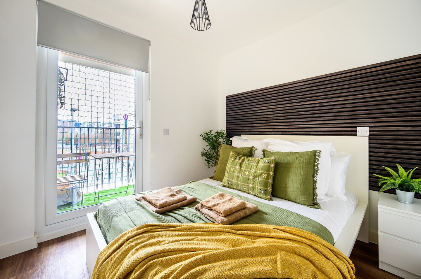 Flat Elmira Way in Salford