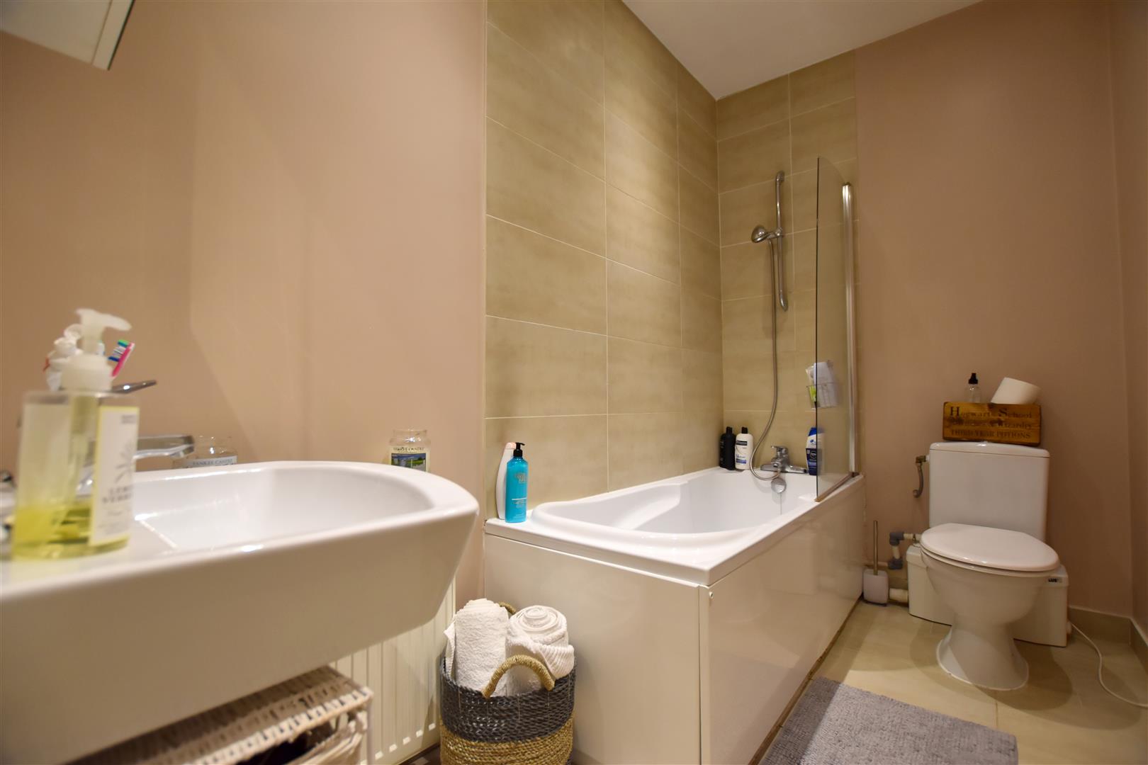 Flat Castle Walk in Reigate and Banstead