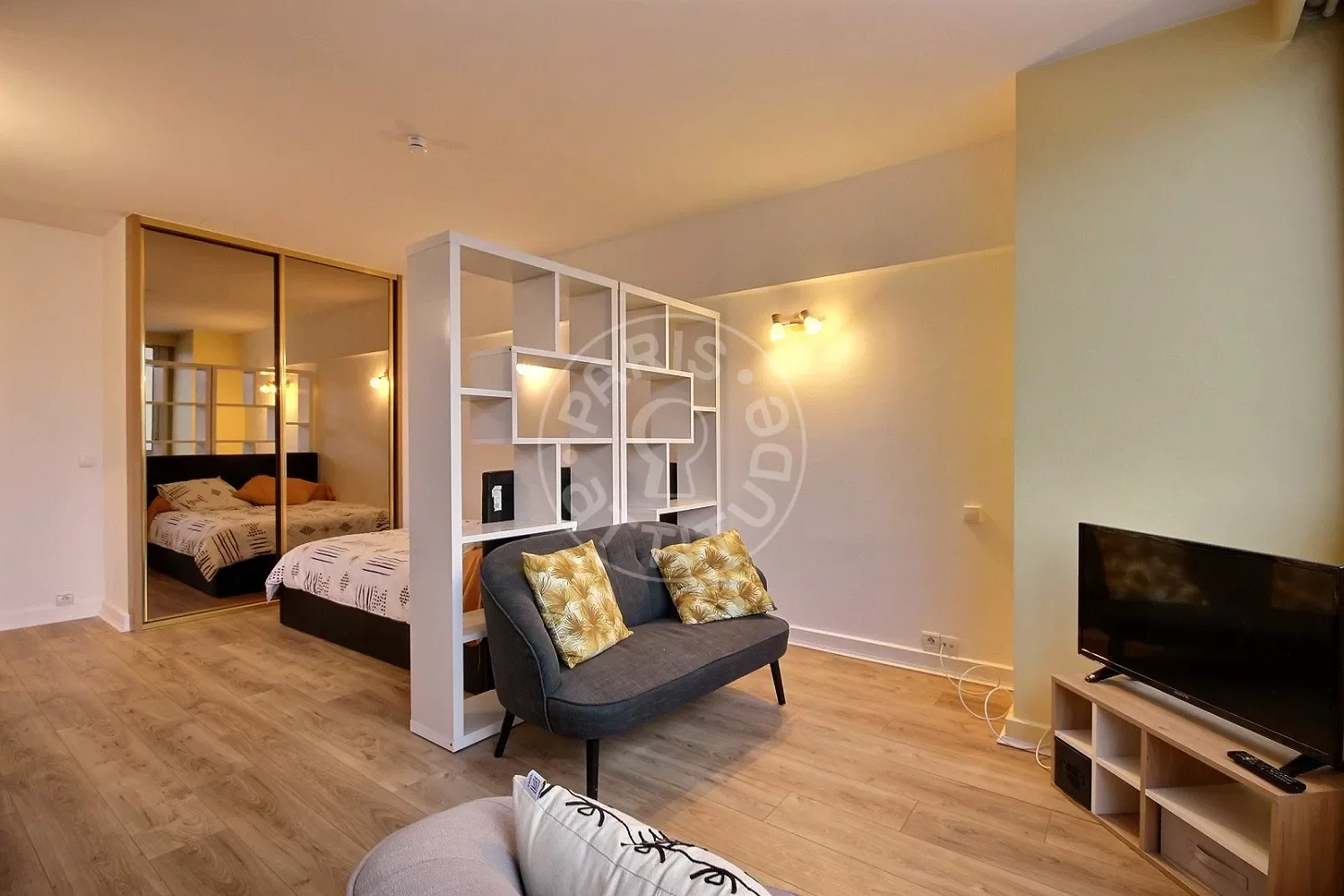 Flat Rue du Faubourg Saint-Honoré in Paris