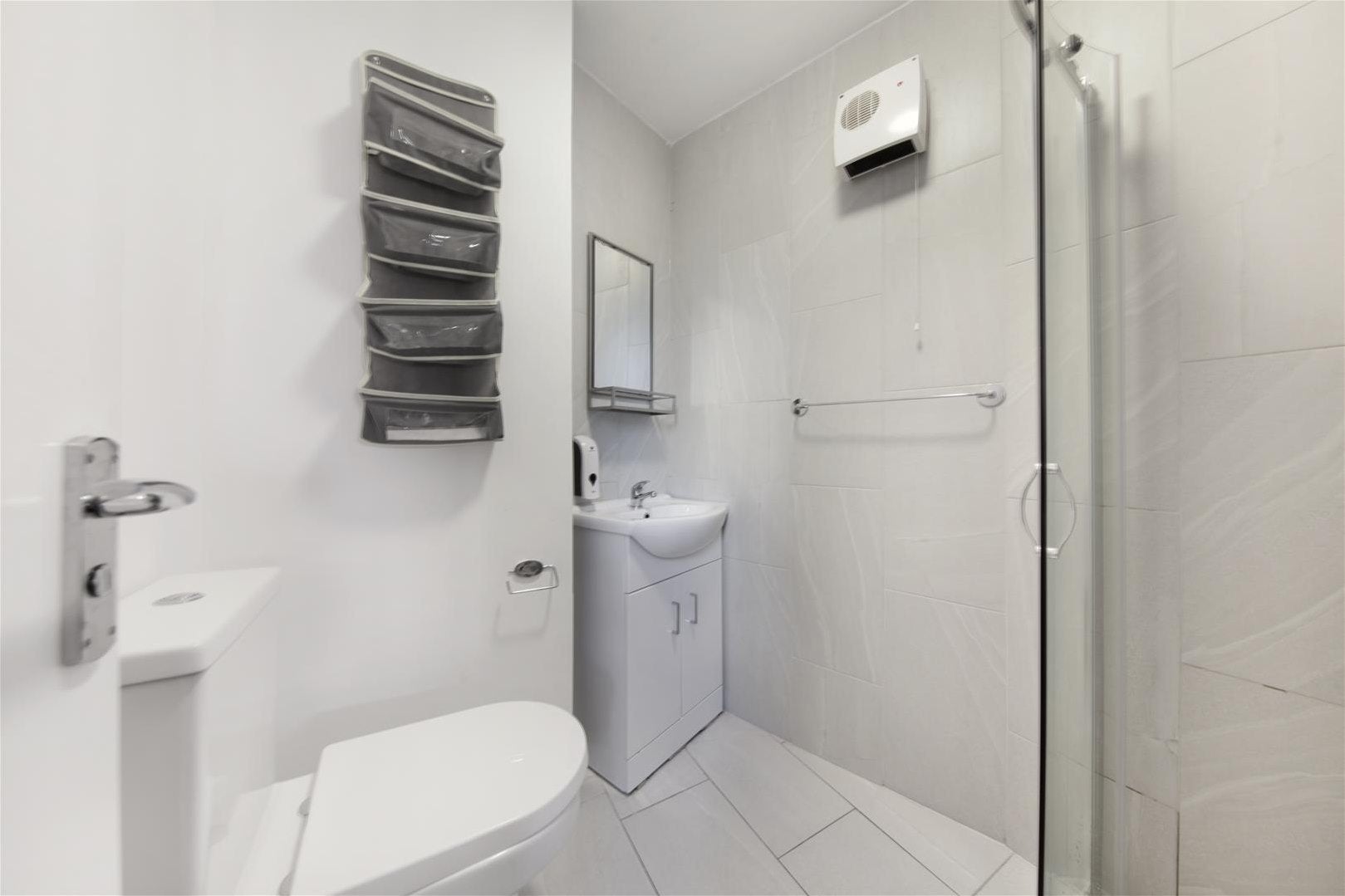 Flat Chamberlayne Road in Greater London