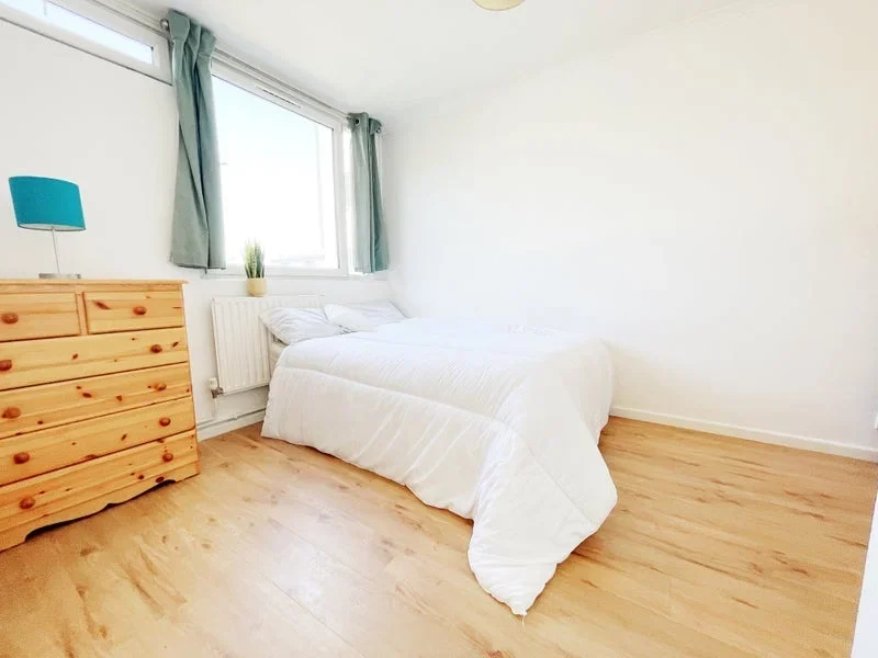 Room Cable Street in Greater London